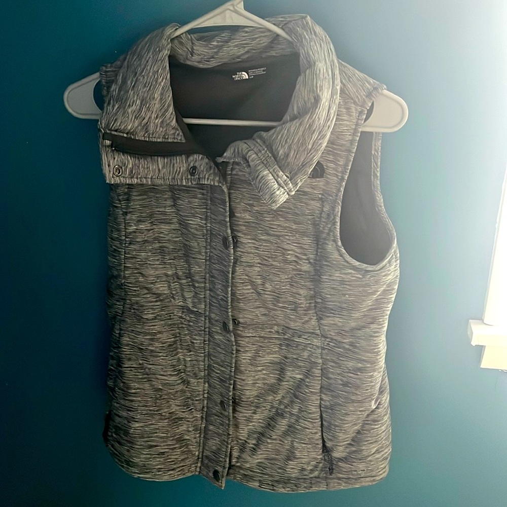 North face Vest. Size small.